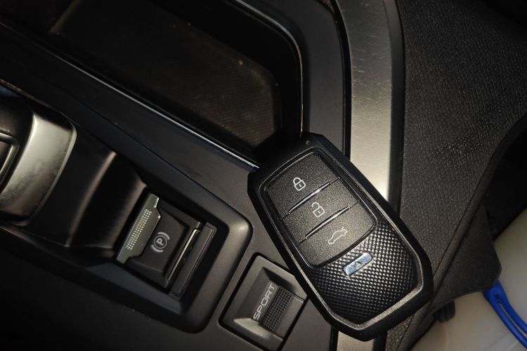 标致4008 2019款 改款 360THP 尝先版中控内饰11