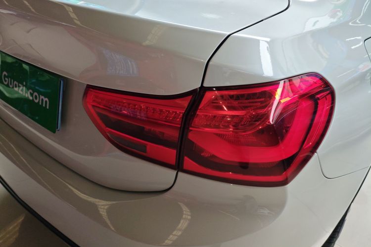 宝马1系 2018款 118i 运动型车身外观9