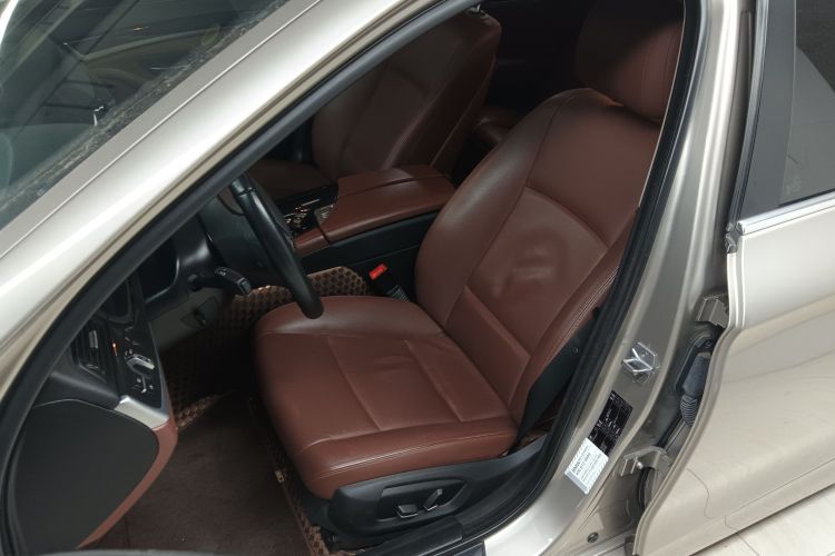 宝马5系 2014款 520Li 典雅型中控内饰19