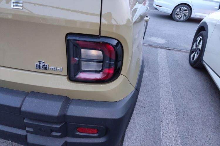 吉利银河 2025款 210km 熊猫骑士车身外观9