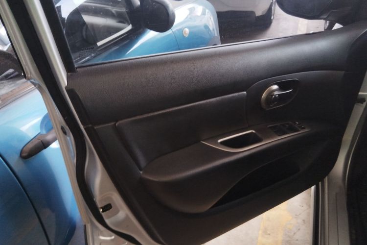 日产 骊威 2013款 劲锐 1.6XL CVT舒适版中控内饰7007