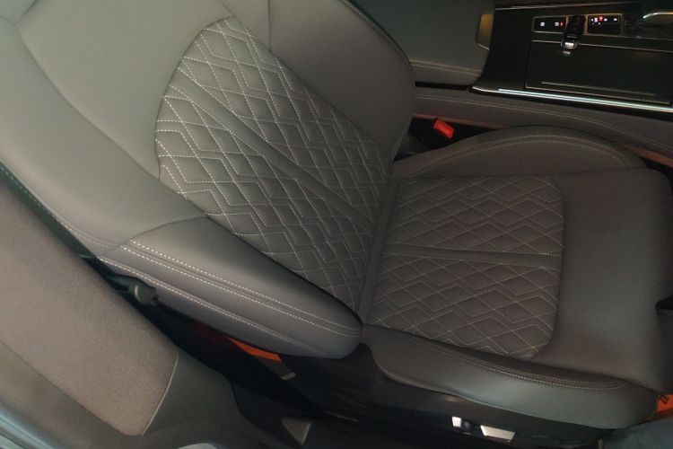 奥迪A7L 2024款 45 TFSI quattro RS 套件竞速版局部细节41