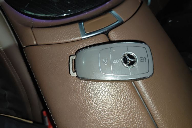 奔驰E级 2016款 E 200 L中控内饰7001