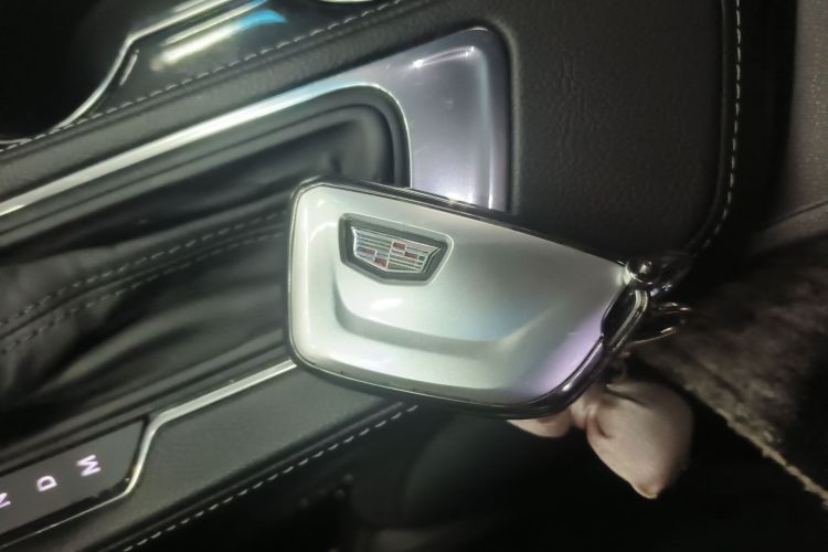 凯迪拉克CT4 2021款 28T 风尚型中控内饰11