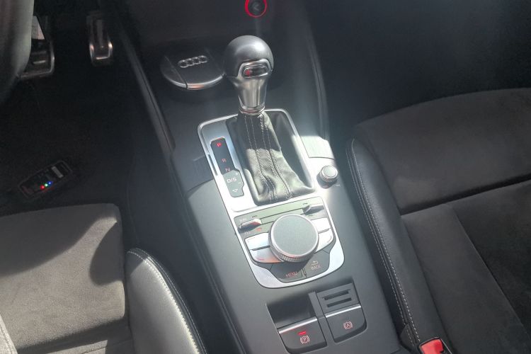 奥迪S3 2015款 S3 2.0T Limousine中控内饰18