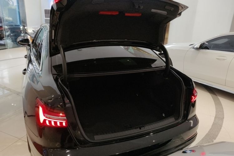 奥迪A6L 2021款 45 TFSI 臻选动感型机舱底盘23