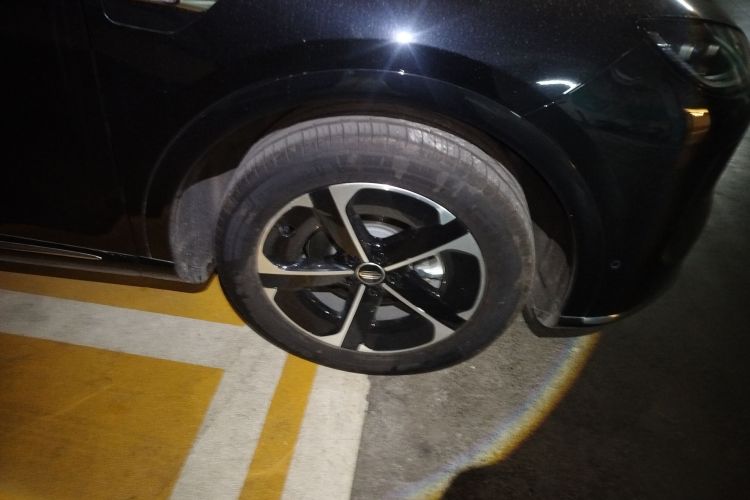 鸿蒙智行 尚界H5 2025款 增程 Max车身外观10