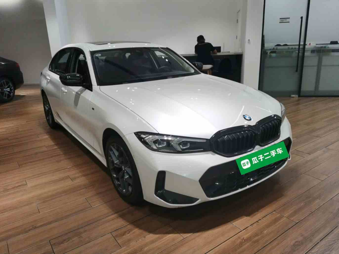宝马3系 2025款 330Li M运动曜夜套装(5)