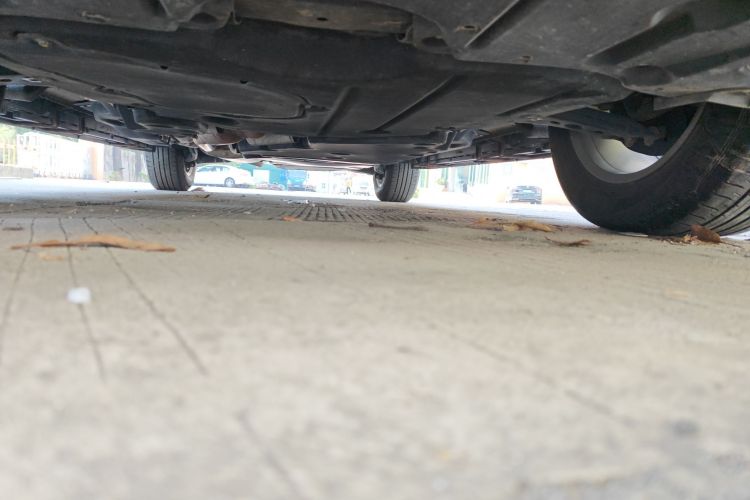 丰田 汉兰达 2023款 2.5L智能电混双擎四驱精英版 7座局部细节9008