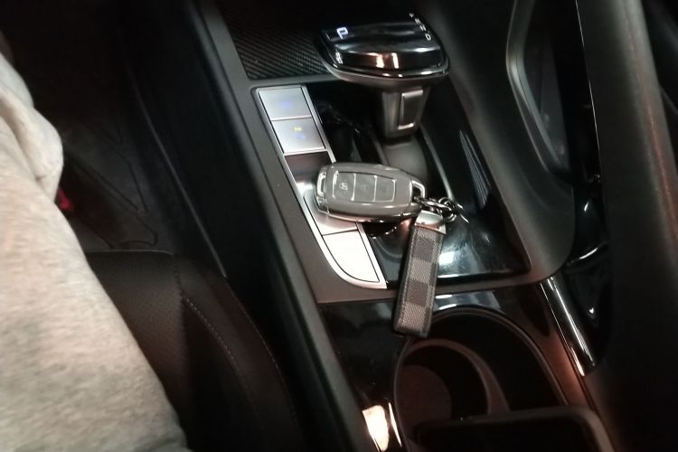 现代 伊兰特 2023款 1.5L CVT GLX精英版中控内饰18