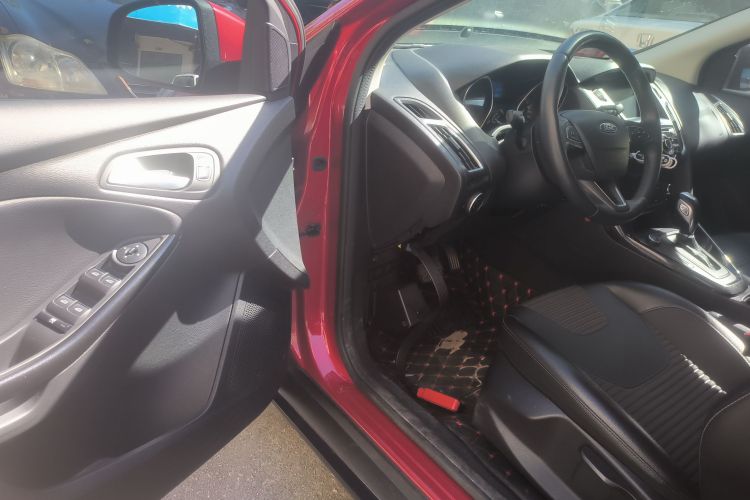 福特 福克斯 2018款 两厢经典 1.6L 自动风尚型智行版中控内饰20