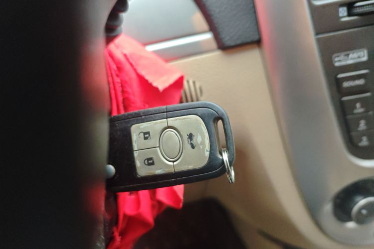 别克 凯越 2013款 1.5L 自动经典型中控内饰11