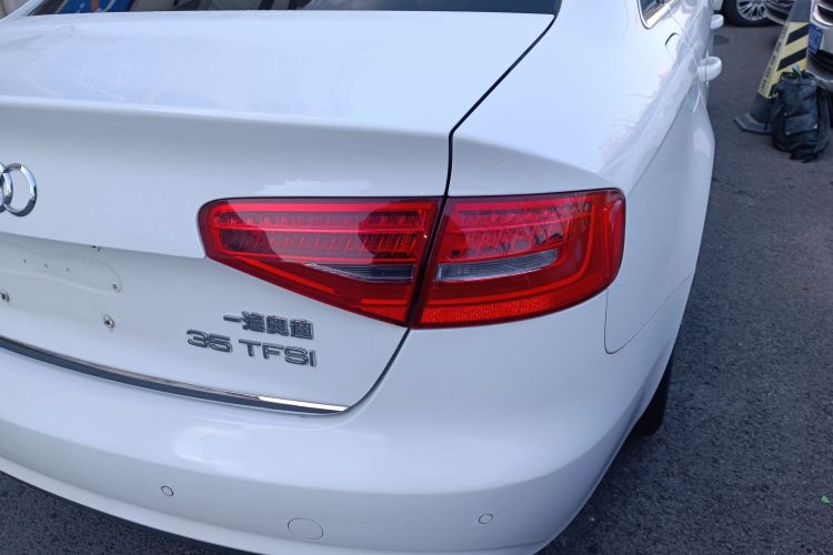 奥迪A4L 2015款 35 TFSI 自动舒适型车身外观9