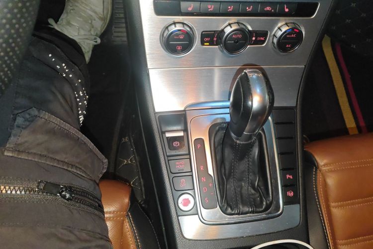 一汽-大众CC 2013款 2.0TSI 豪华型中控内饰18