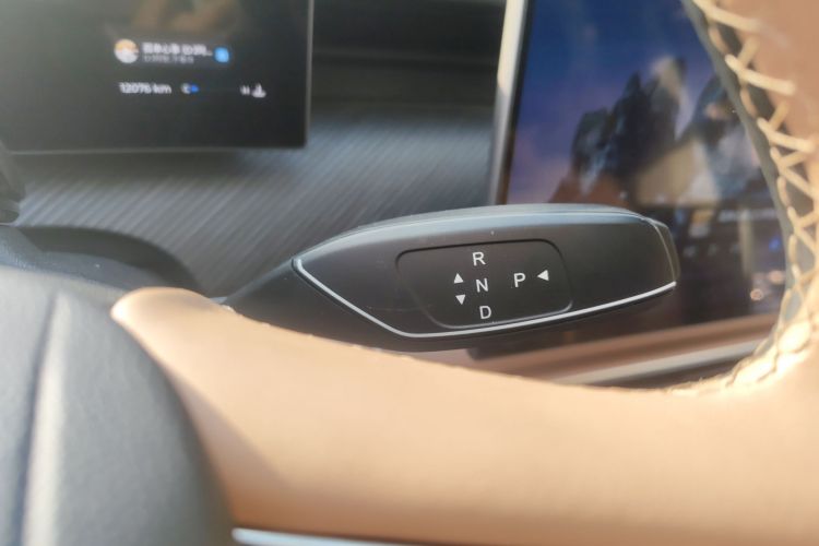 奇瑞 瑞虎8 L 2024款 2.0T 两驱尊贵版 5座中控内饰18