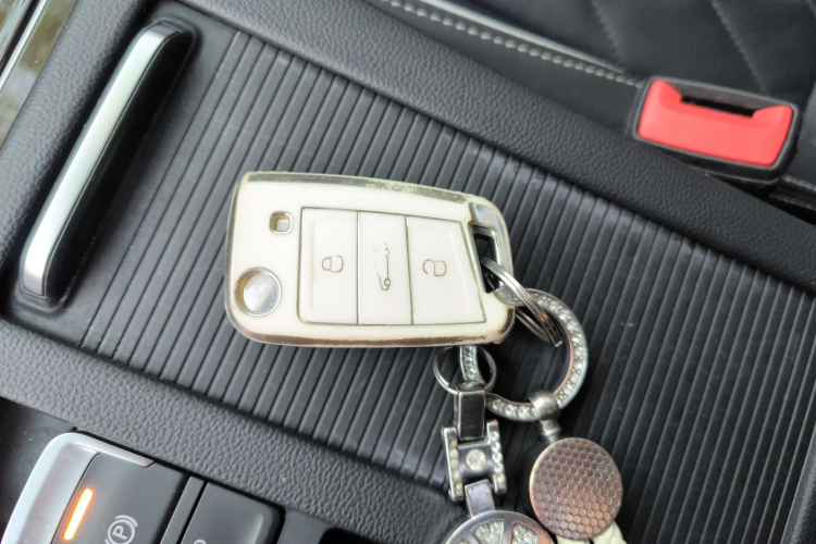 大众 迈腾GTE插电混动 2020款 GTE 豪华型中控内饰7001