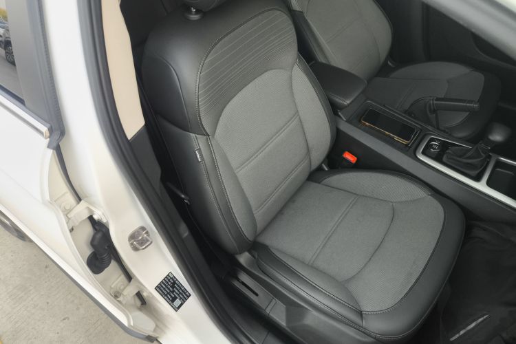 观致3 2016款 都市SUV 1.6T 自动致悦型局部细节41