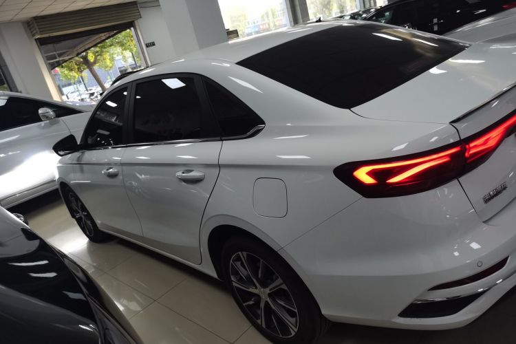 吉利汽车 帝豪 2023款 第4代冠军版 1.5L CVT尊贵型车身外观4