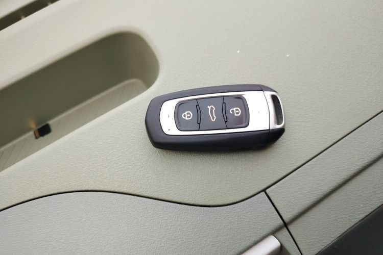 吉利银河 2025款 210km 熊猫骑士中控内饰11