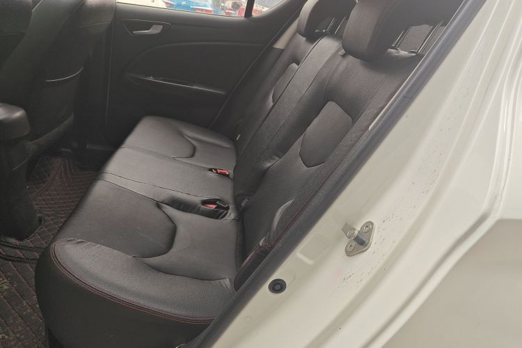 一汽 骏派D60 2017款 1.5L 手动豪华型中控内饰21