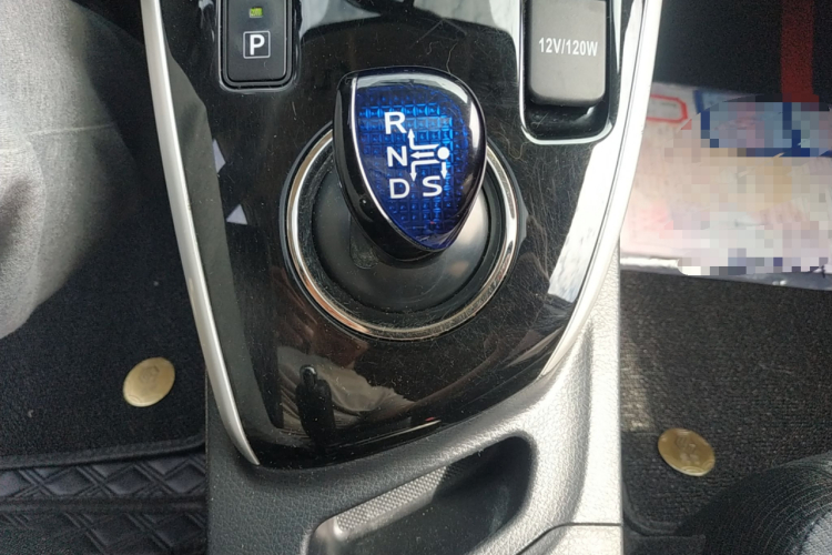 丰田 雷凌 2017款 改款双擎 1.8H GS E-CVT精英天窗版 国V中控内饰18