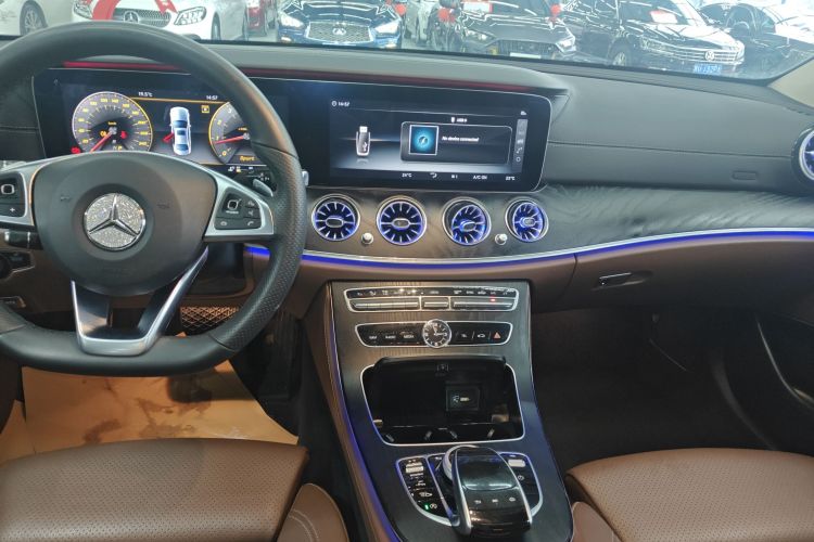 奔驰E级 2018款 E 200 L 运动型 4MATIC中控内饰16