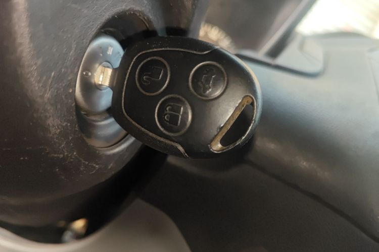 福特 全顺 2019款 2.0T柴油多功能商用车短轴低顶6座国VI中控内饰11