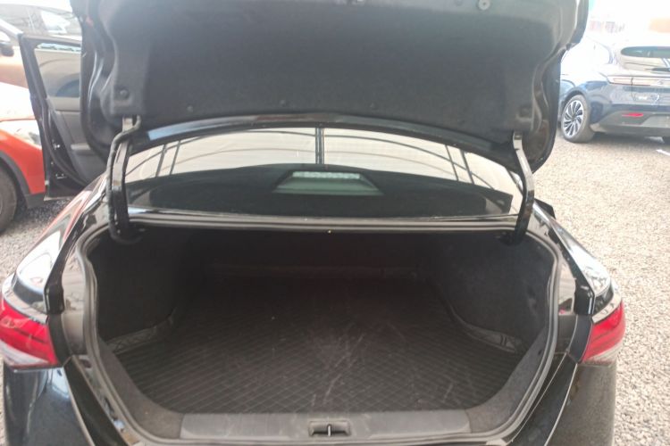 日产 轩逸 2023款 1.6L CVT黑金版机舱底盘23