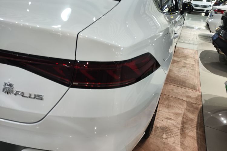 比亚迪 秦PLUS 2024款 荣耀版 DM-i 120KM领先型车身外观9