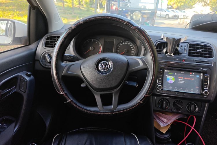 大众 Polo 2014款 1.4L 手动风尚版中控内饰13