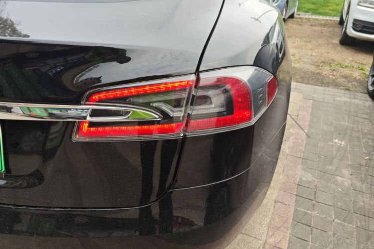 特斯拉 2017款 Model S 75D 标准续航版车身外观9