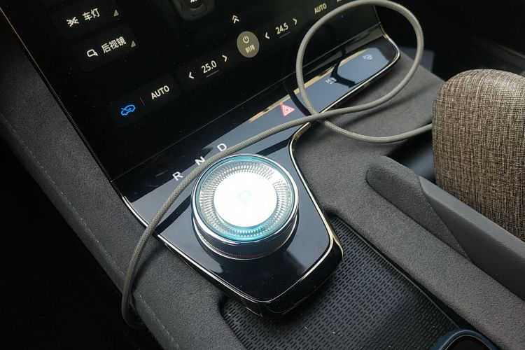 岚图汽车 岚图追光 2024款 PHEV 四驱超长续航行政版中控内饰18