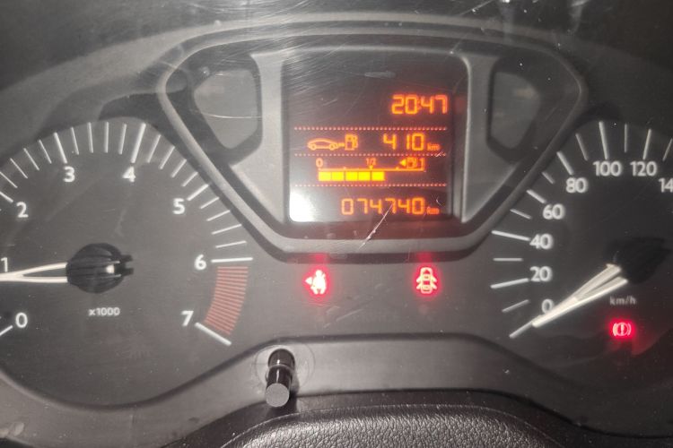 雪铁龙 爱丽舍 2016款 1.6L 手动时尚型中控内饰15