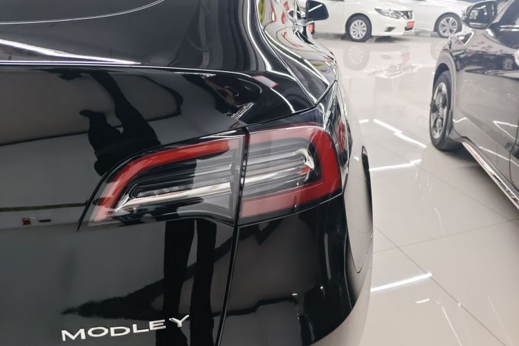 特斯拉 Model Y 2022款 改款 后轮驱动版车身外观9