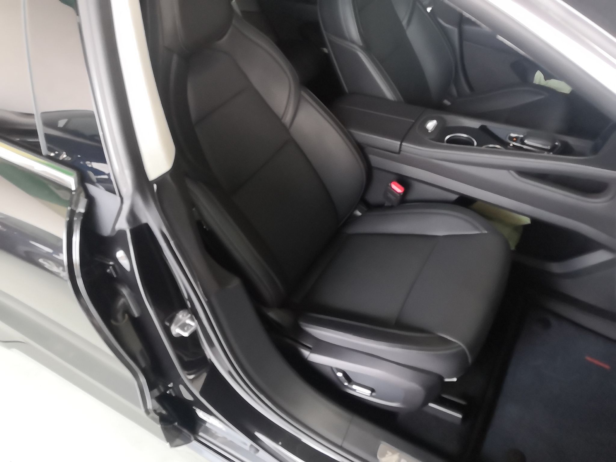 极氪001 2022款 长续航双电机 WE版