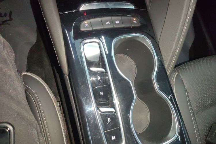 别克 2022款 昂科威Plus 652T 五座豪华型中控内饰18