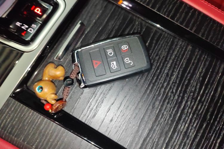 捷豹XFL 2021款 XFL 2.0T P250 四驱曜黑运动版中控内饰11