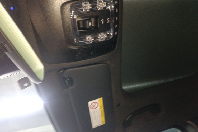 奔驰GLB 2024款 GLB 220 时尚型局部细节22