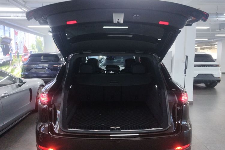 保时捷 2019款 Cayenne 3.0T机舱底盘23