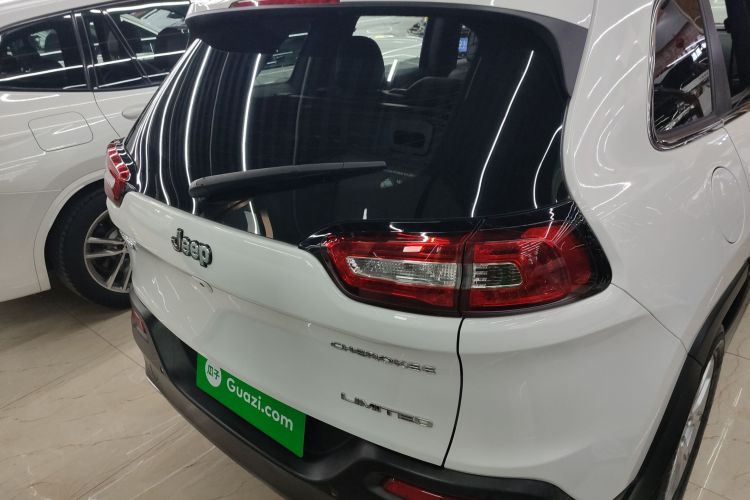 Jeep 自由光 2017款 2.0L 优越版车身外观6