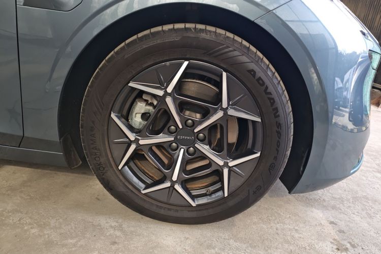 领克Z10 2024款 95kWh 766km后驱Max车身外观10