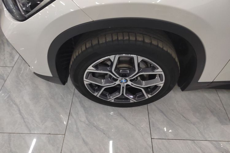 宝马X1 2022款 sDrive25Li 领先型车身外观6007