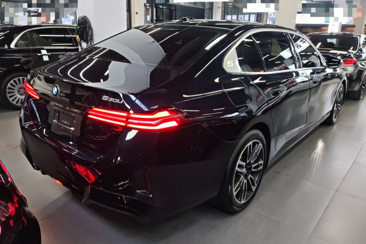 宝马5系 2025款 530Li 领先型 M运动套装车身外观6005