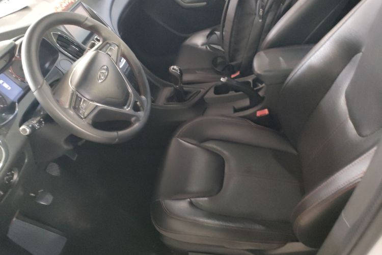 奇瑞 艾瑞泽5 2016款 1.5L 手动领锐版局部细节19