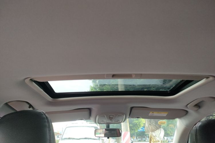 标致408 2016款 1.6T 自动豪华版中控内饰22