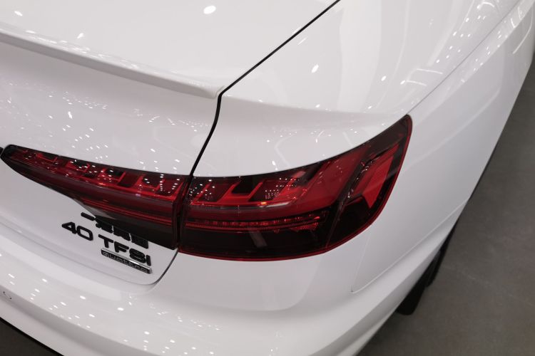 奥迪A4L 2023款 40 TFSI quattro 豪华动感型车身外观9