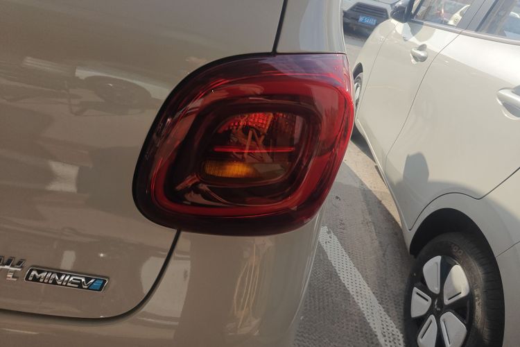 五菱汽车 宏光MINIEV 2025款 四门版 进阶款车身外观9