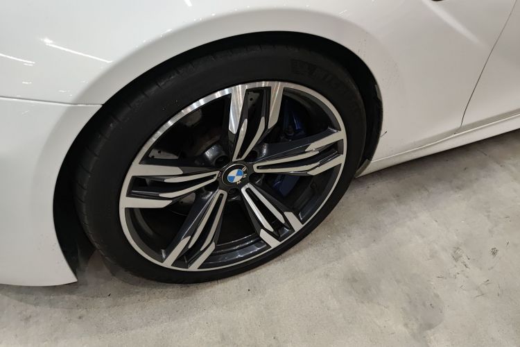 宝马M6 2013款 M6 Gran Coupe车身外观35