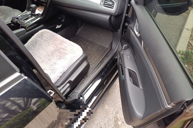 本田 思域 2016款 220TURBO CVT尊贵版局部细节9005