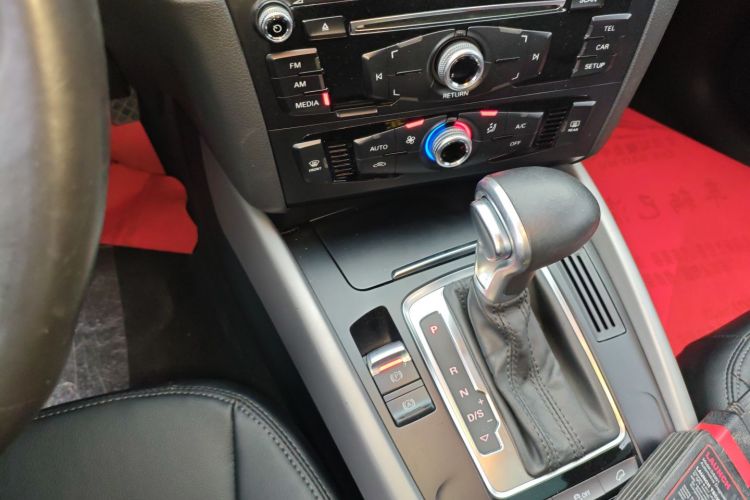 奥迪Q5 2015款 40 TFSI 进取型局部细节18